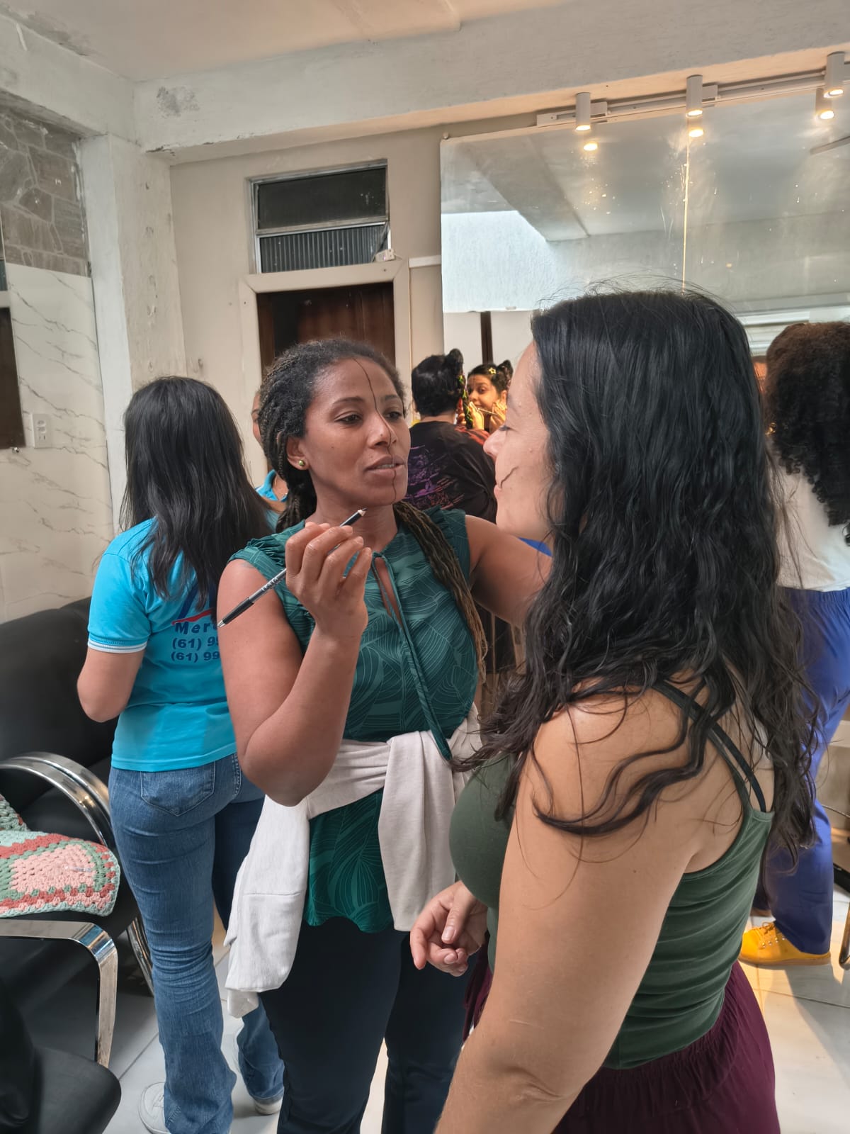 Curso de Design de Sobrancelhas do Projeto MUVIDA